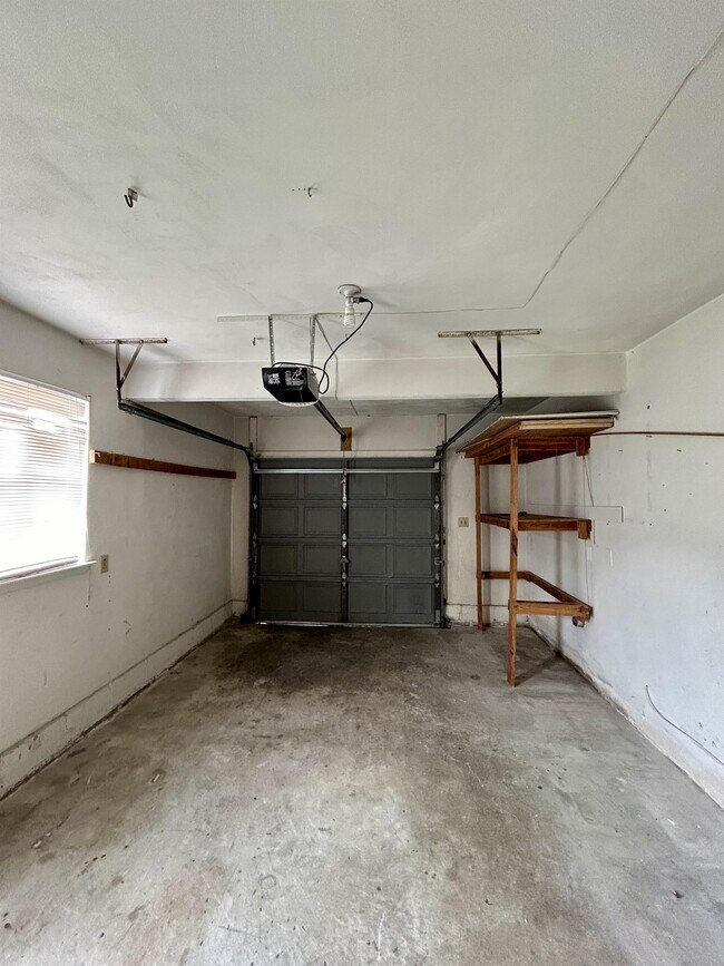 Building Photo - 1004 Hearth Ct