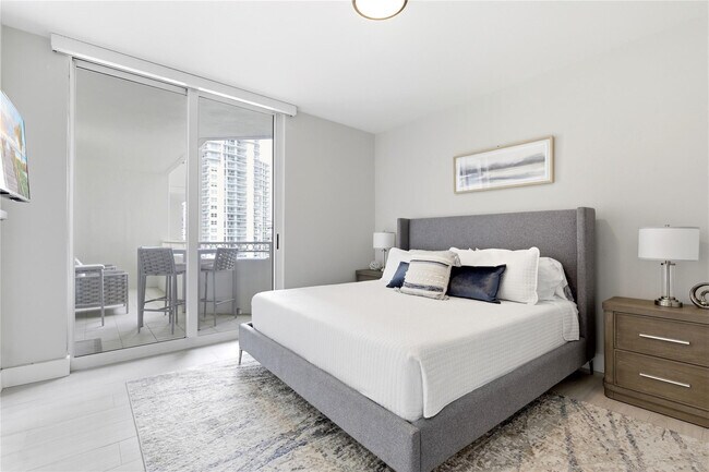 Building Photo - 511 SE 5 Ave