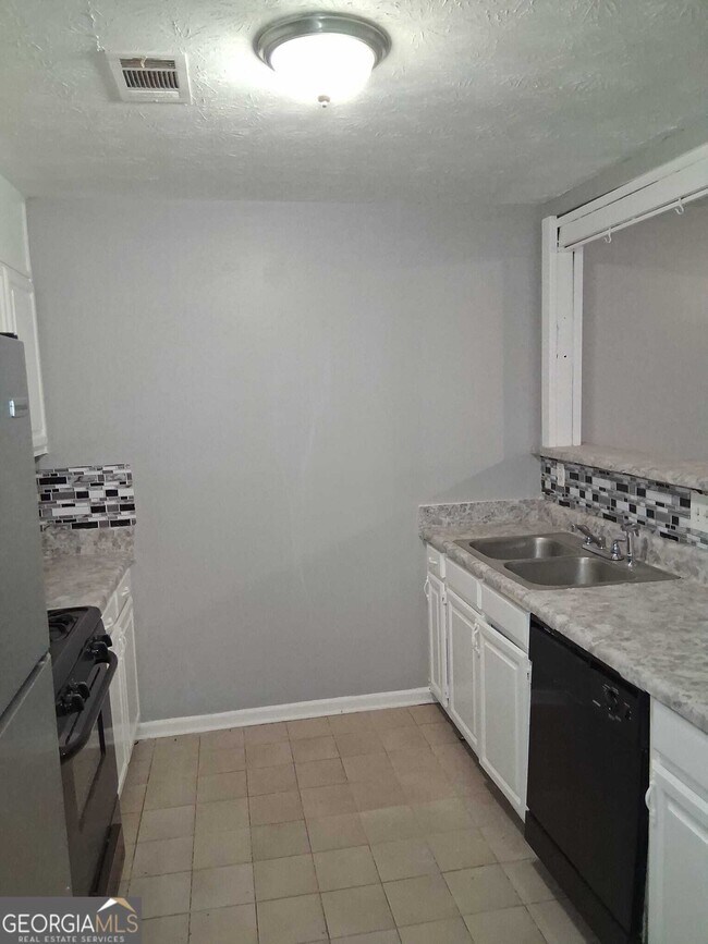 Building Photo - 2798 Country Ct SE