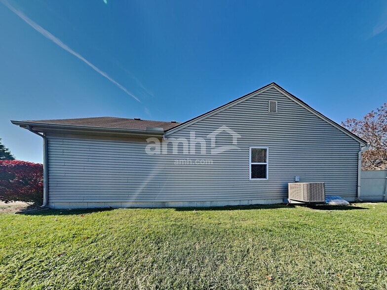 Building Photo - 4435 Hawk Watch Way