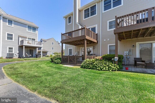Building Photo - 400 Schooner Way