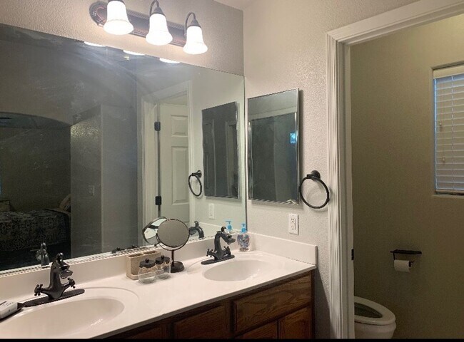 Building Photo - Beautiful Fairway Estates 3-Bed Home with ...