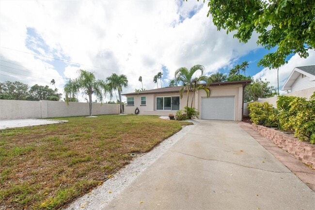 Building Photo - 907 Narcissus Ave