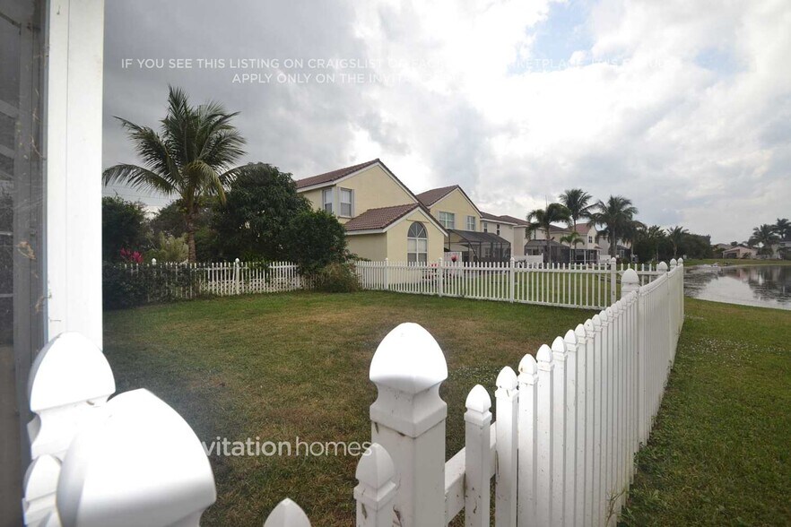 Building Photo - 7988 Lakewood Cove Ct