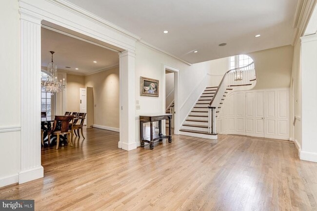 Building Photo - 2425 California St NW