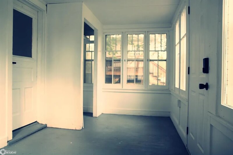 Building Photo - 107 E Vest St