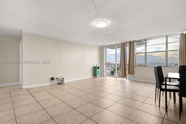 Building Photo - 2100 Sans Souci Blvd