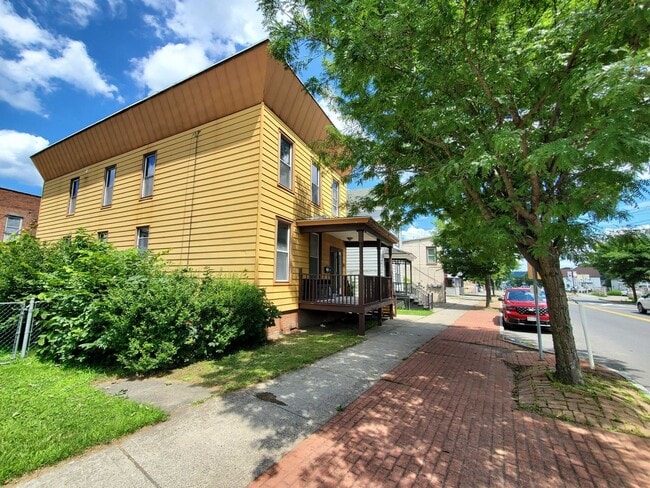 Building Photo - 1011 19th St