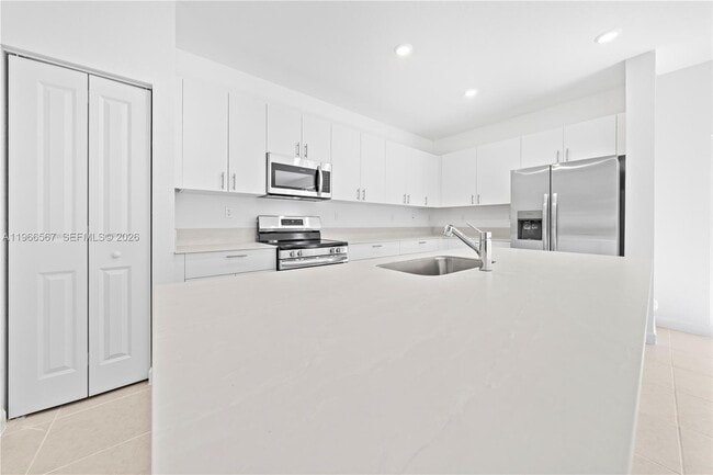 Building Photo - 2442 SE 30th St