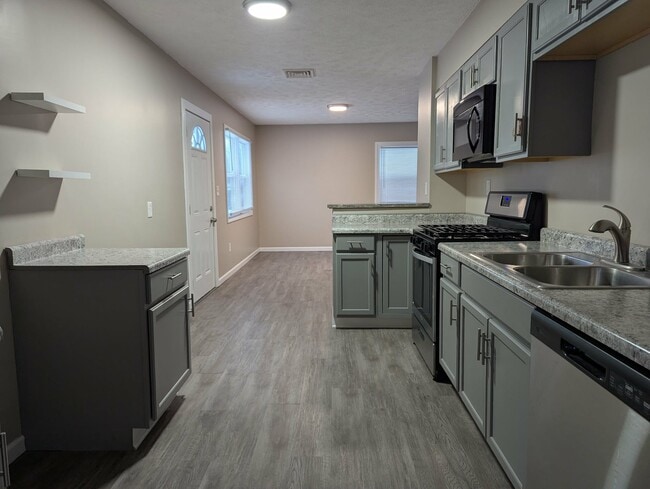 Building Photo - 4860 Forest Rd