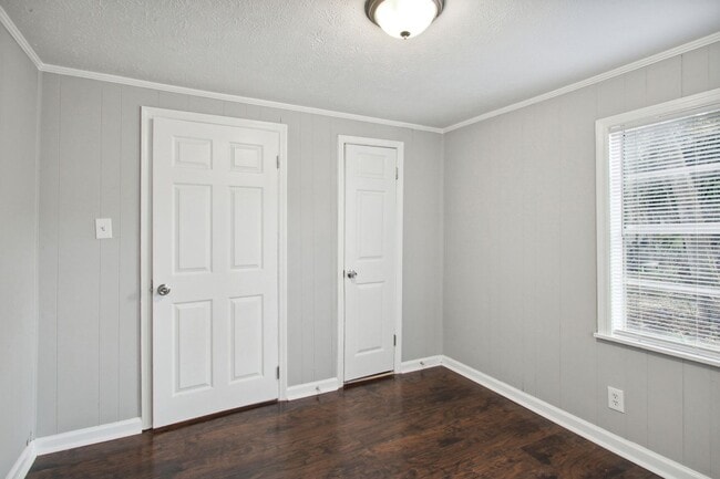 Building Photo - Large 2BR/2BA Eastside Savannah House For Rent