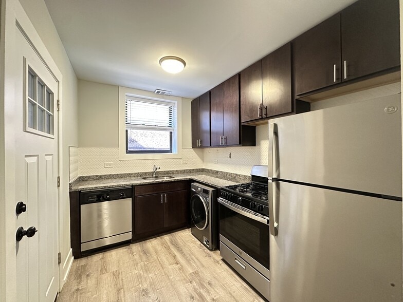 Building Photo - 913 Maple