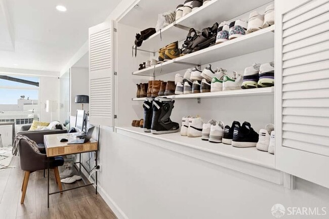 Building Photo - 403 Main St