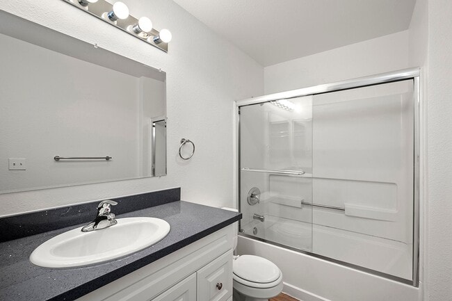Building Photo - Mission Valley 1 BR/1 BA Condominium at Ra...