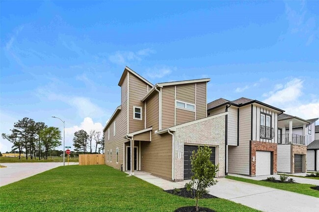 Building Photo - 15319 Estrella Rd W