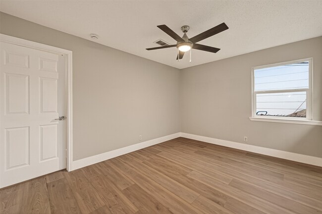 Building Photo - 5833 Southlea St