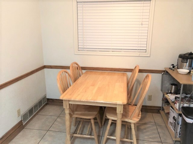 Building Photo - 72 880 N