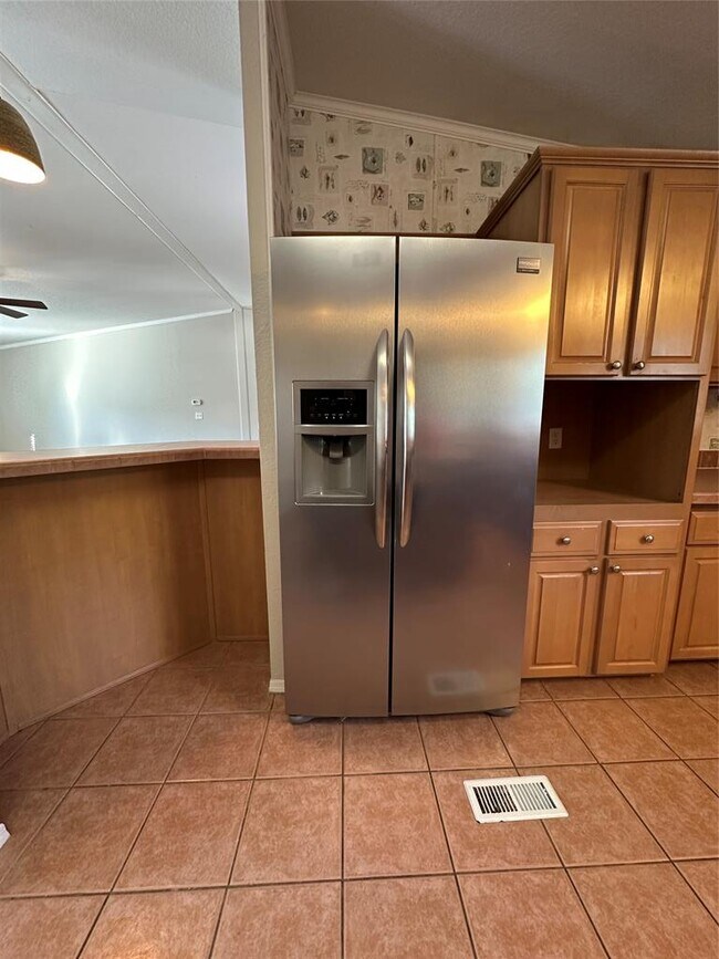 Building Photo - 104 Ramirez St