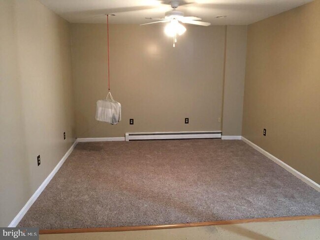 Building Photo - 5800 River Rd