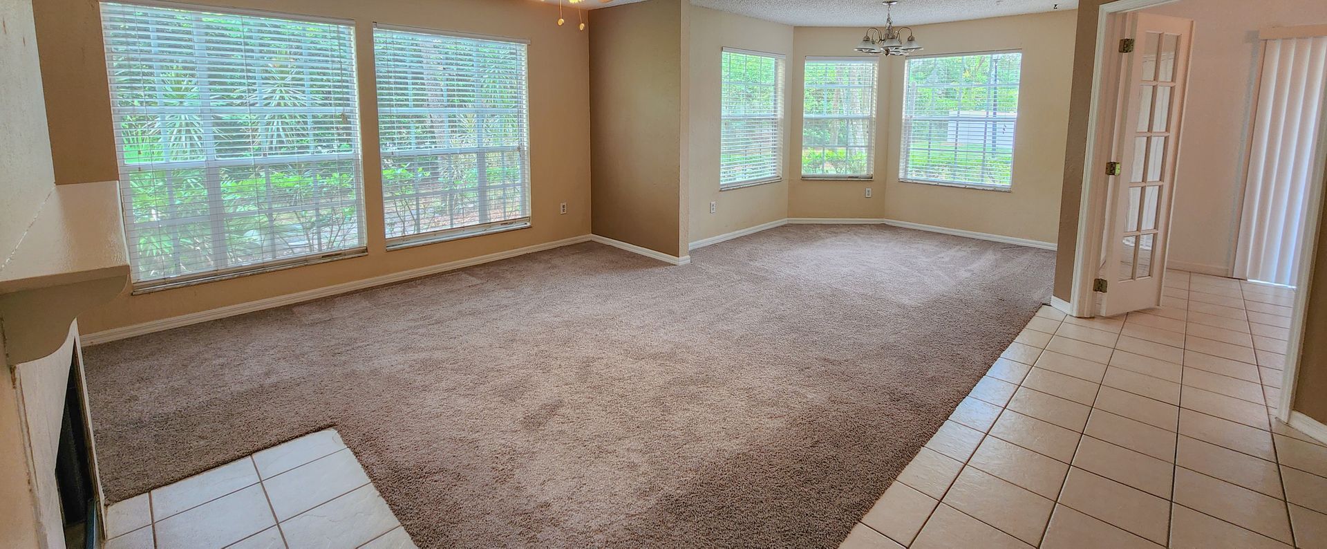 Building Photo - Beautiful 3 bdrm 2 bath botom floor condo available now!