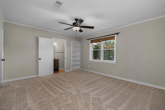 Building Photo - 119 Charles Ave