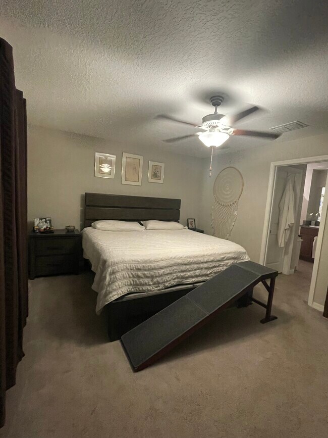 Building Photo - 17044 Yellow Pine St