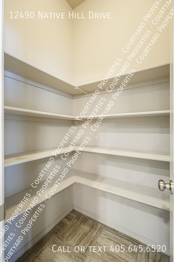 Building Photo - 12490 Native Hill Dr