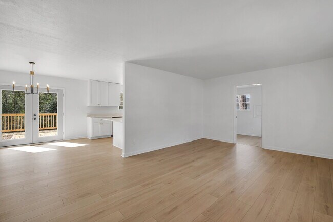 Building Photo - Freshly Remodeled 4 Bedroom 2 Bathroom Single Family Home.