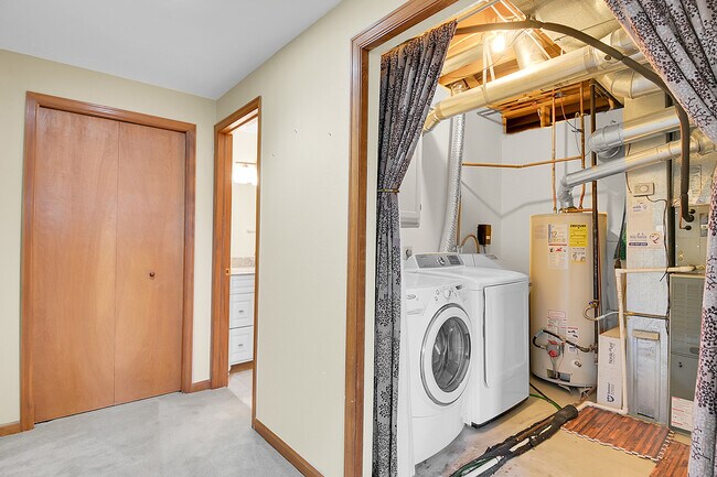 Building Photo - 5368 Evergreen Heights Dr