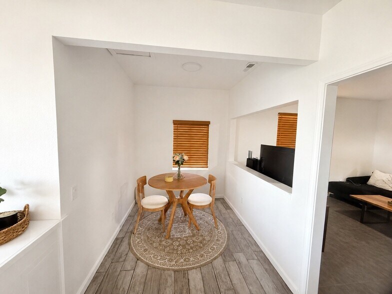 Building Photo - 1710 Frienza Ave