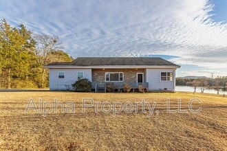 Building Photo - 496 Langley Rd