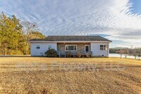 Building Photo - 496 Langley Rd