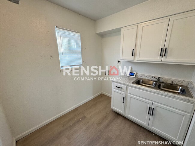 Building Photo - 285 Lucy Ave