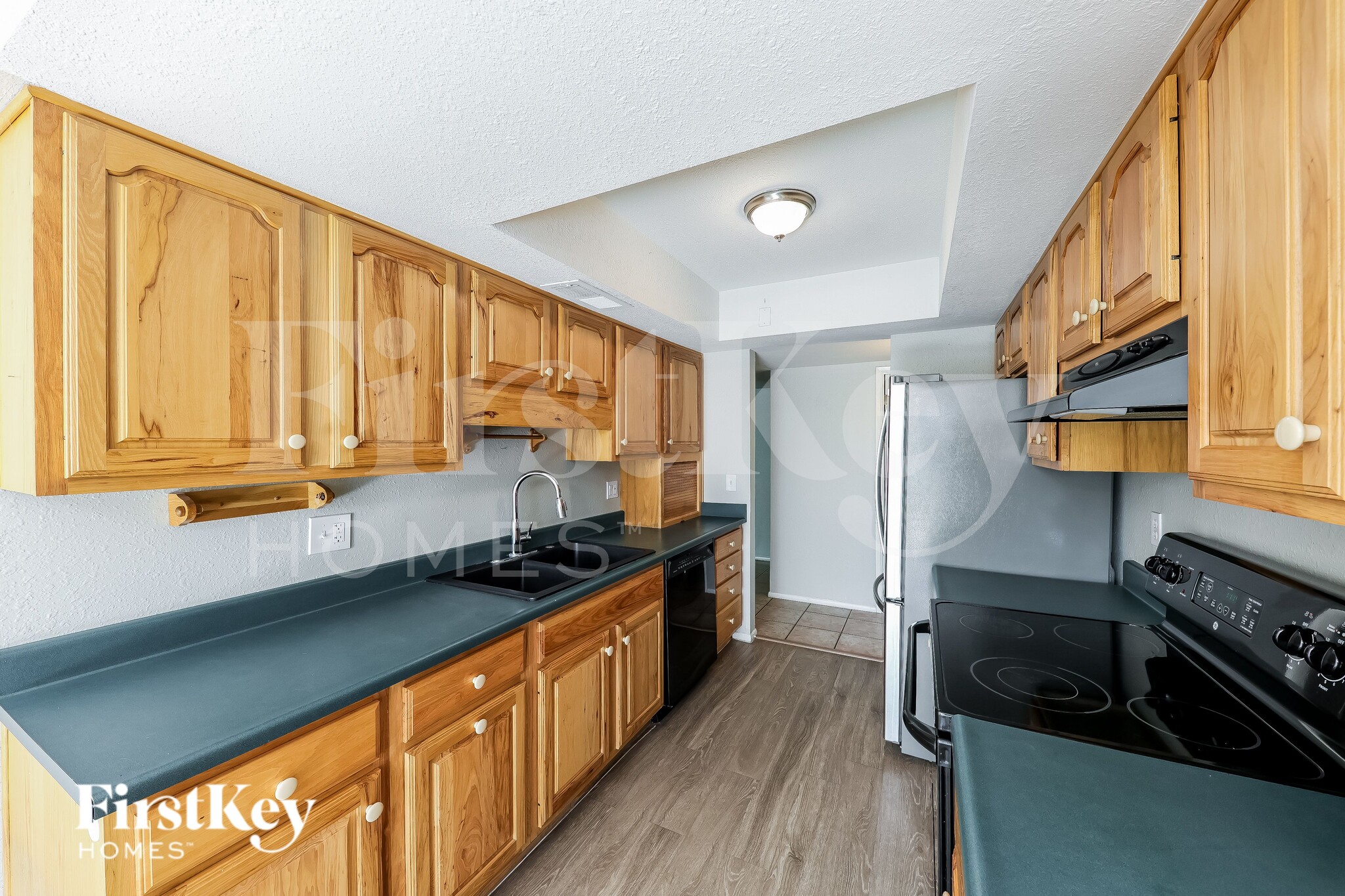 Building Photo - 8647 E Fillmore St