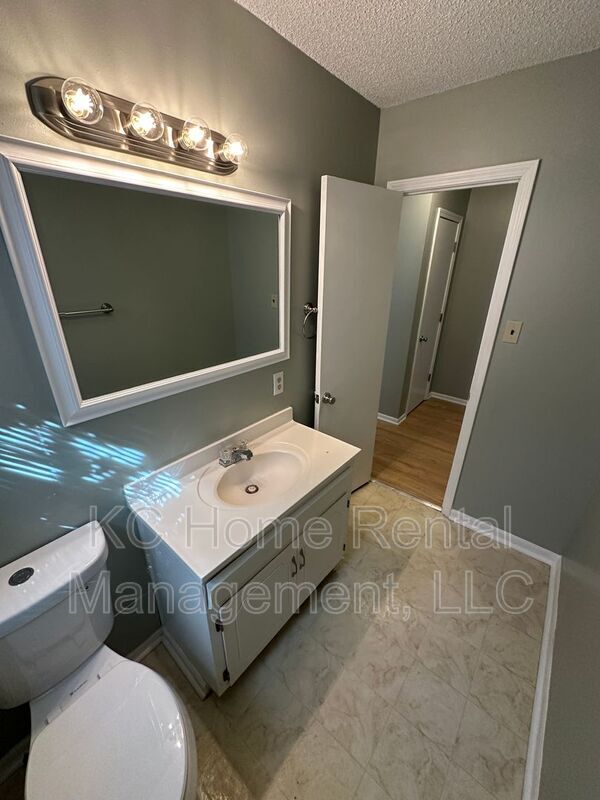 Building Photo - 6615 W 62nd St