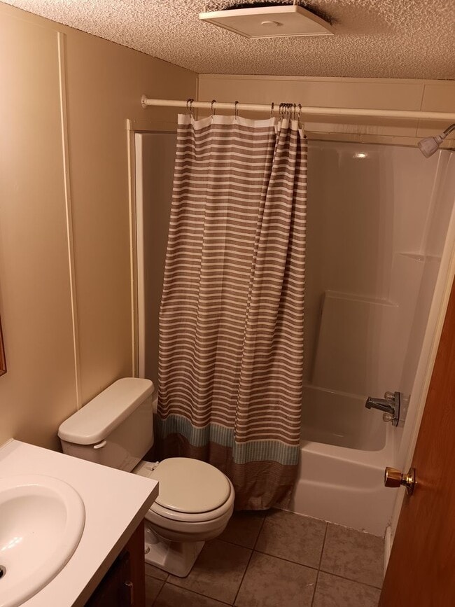 Building Photo - AVAILABLE NOW!