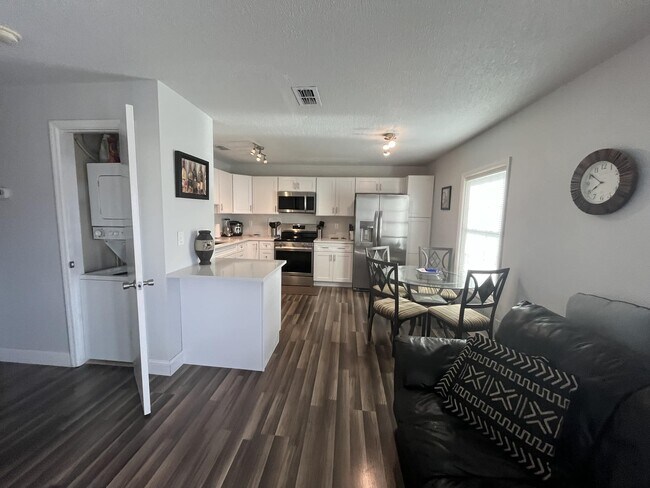 Building Photo - 5132 Beach Dr SE