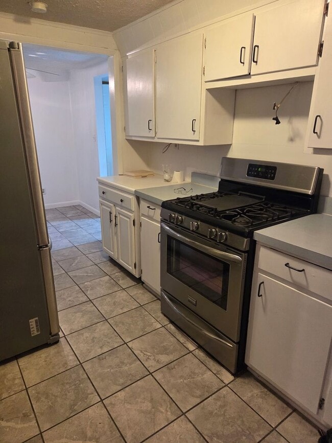 Building Photo - Home in Marion