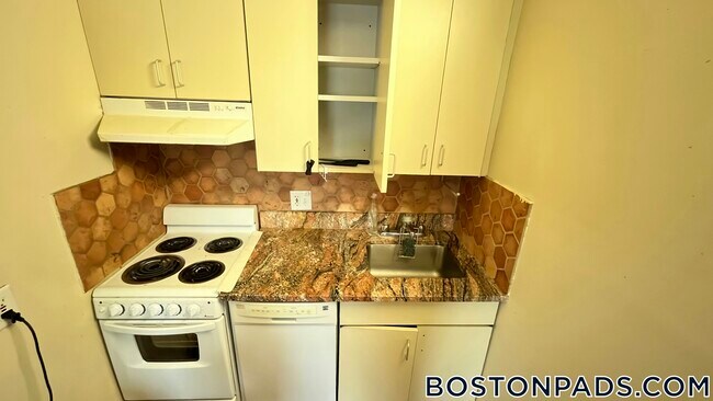 Building Photo - 1110 Commonwealth Ave