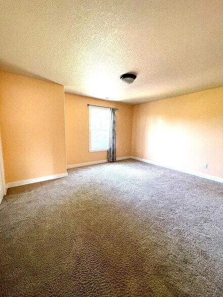 bedroom 1 - 831 NW Douglas Pl