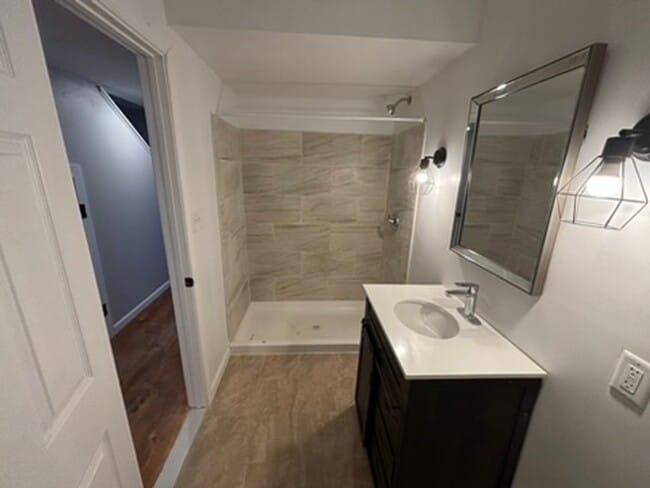 Building Photo - 235 E Market St