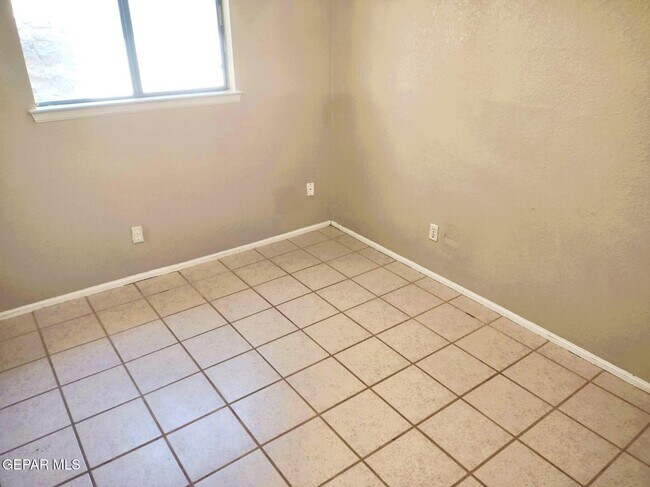 Building Photo - 725 Arredondo Dr
