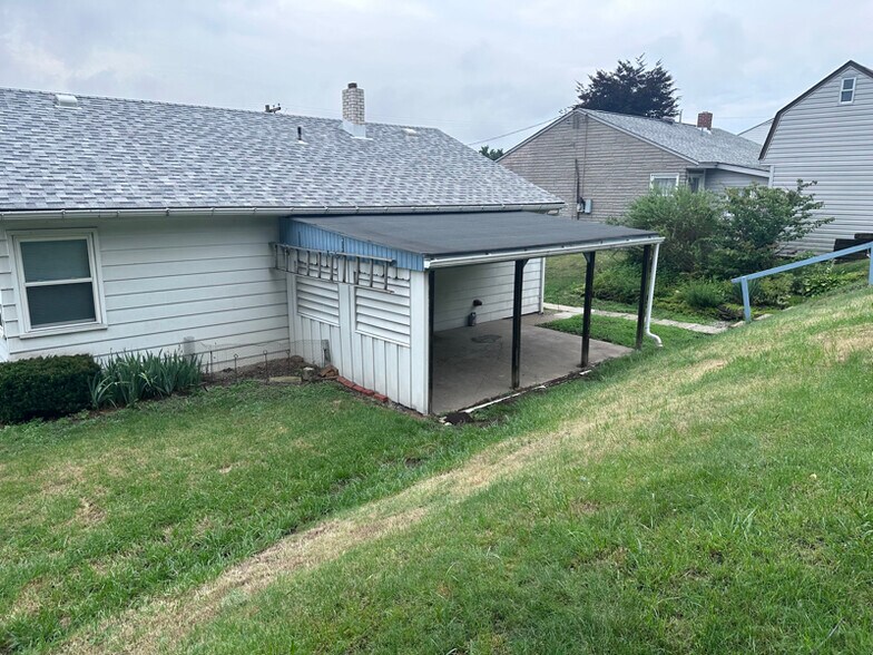 Building Photo - 224 Dersam St