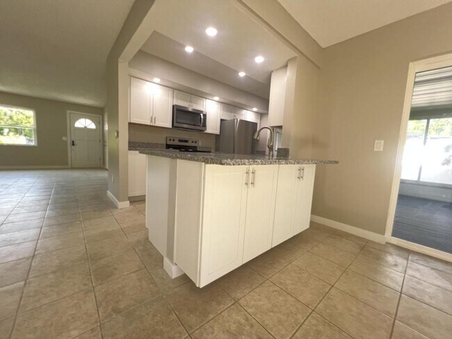 Building Photo - 6143 Alderwood St