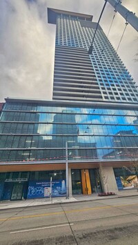 Building Photo - Elegant 1 Bed 1 Bath New Luxury Condo in t...