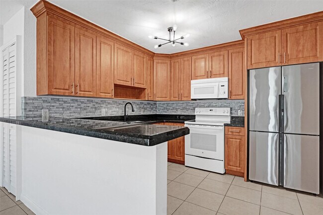 Building Photo - 6101 NE 7th Ave