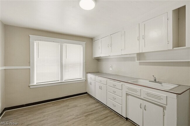 Building Photo - 515 E 143rd St