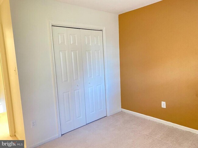 Building Photo - 6802 Dina Leigh Ct