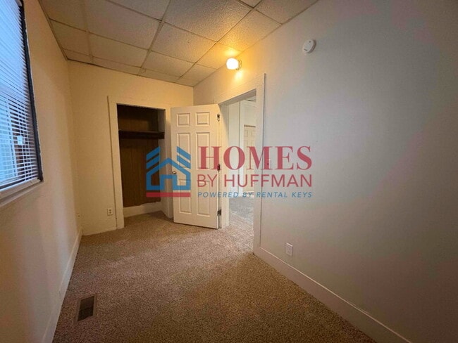 Building Photo - Three Bedroom House | Move In Ready!