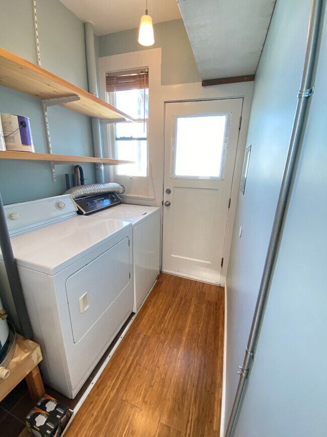In unit Laundry- washer/dryer - 3224A Steiner St